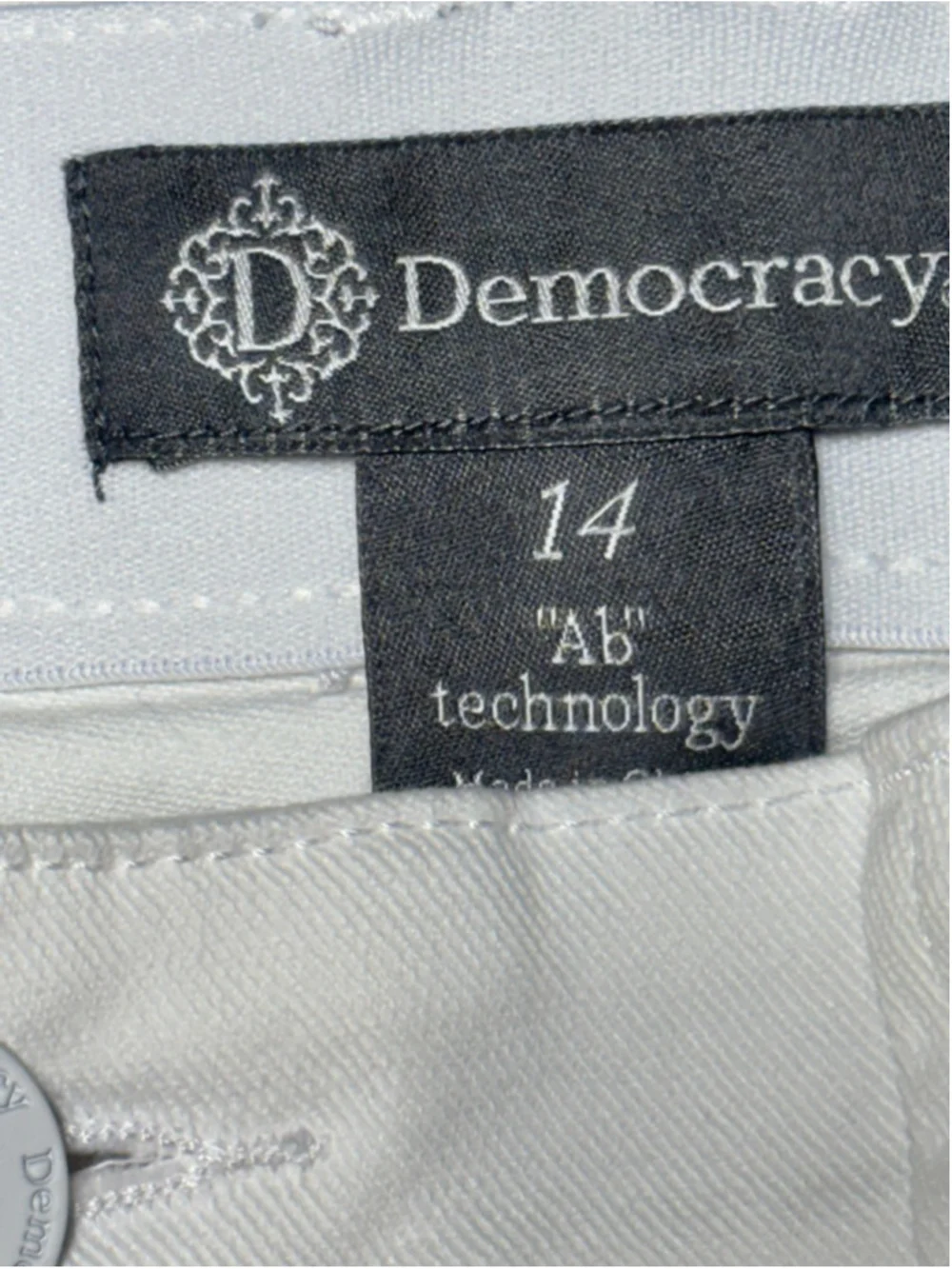 Democracy Ab' Technology Optic White Scalloped Fray Hem Crop Flare Jeans SZ 14 - Picture 8 of 9